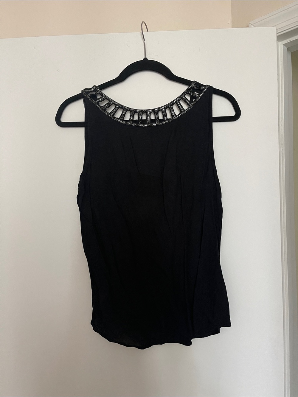 Black Sleeveless Neckline Top